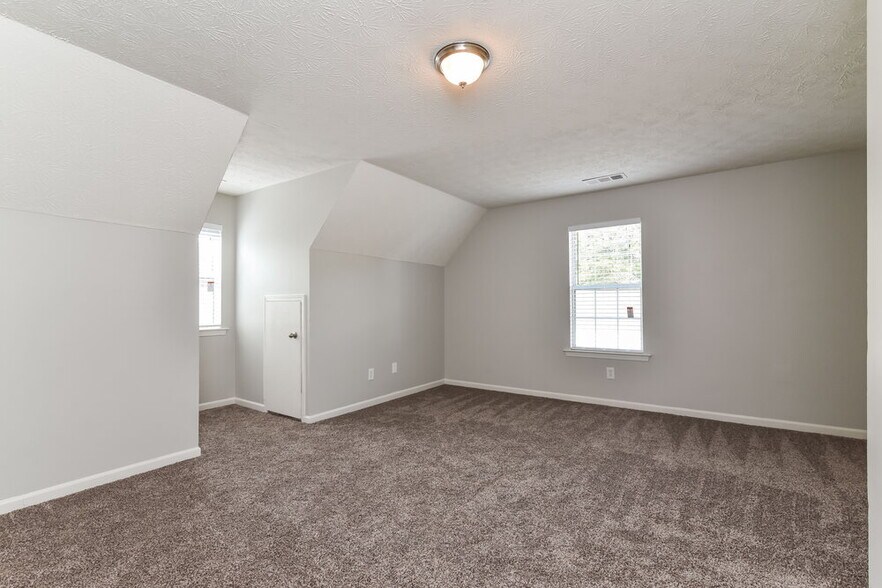 Building Photo - 5160 Towne Park Dr