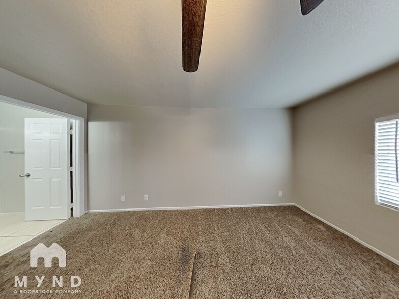 Building Photo - 2835 Floral Peak Dr
