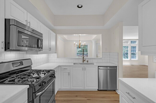 Building Photo - Gated Community In The Heart of Buckhead.