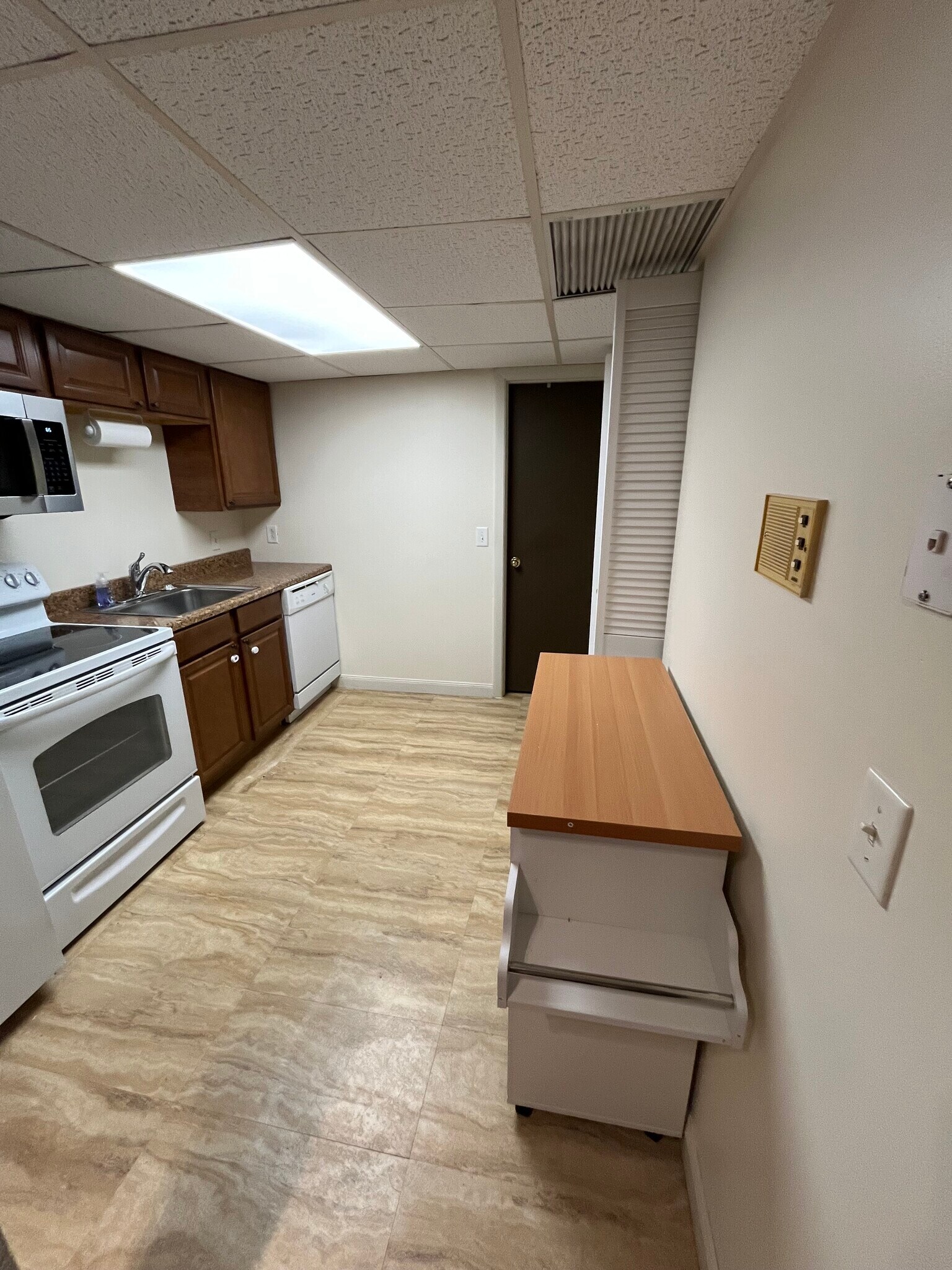 Building Photo - 14 Shadowbrook Ln