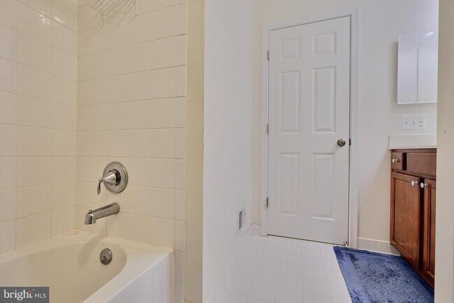 Building Photo - 7863 River Rock Way