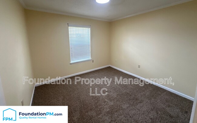 Building Photo - 2621 Derbyshire Ave