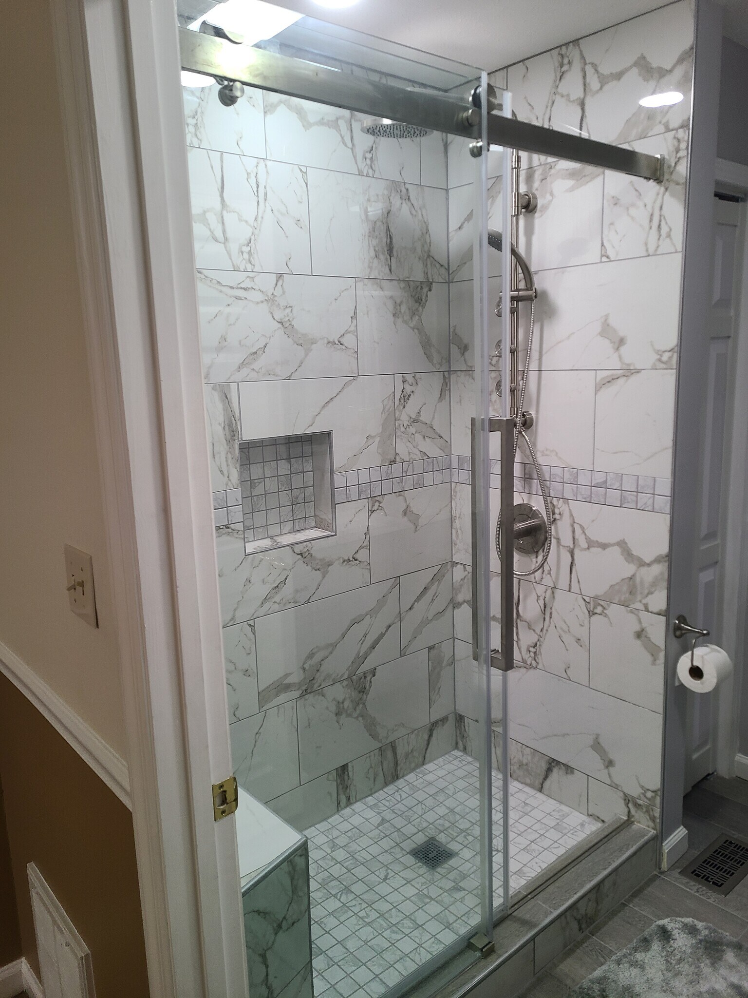 master bath - 1528 Old Oak Ln
