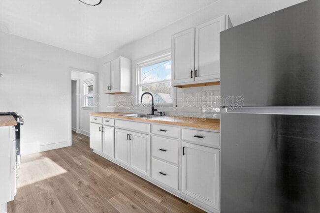 Building Photo - 604 1/2 Hart Street