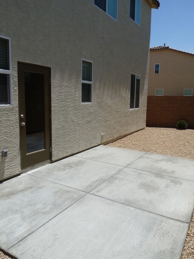 Building Photo - SOUTHERN HIGHLANDS 3 BEDROOM, 3 BATH HOME