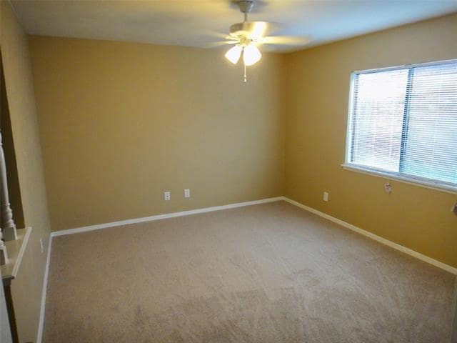 Building Photo - 512 White Oak St