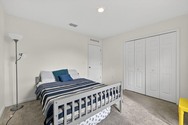 Building Photo - 644 SW Hoffenberg Ave