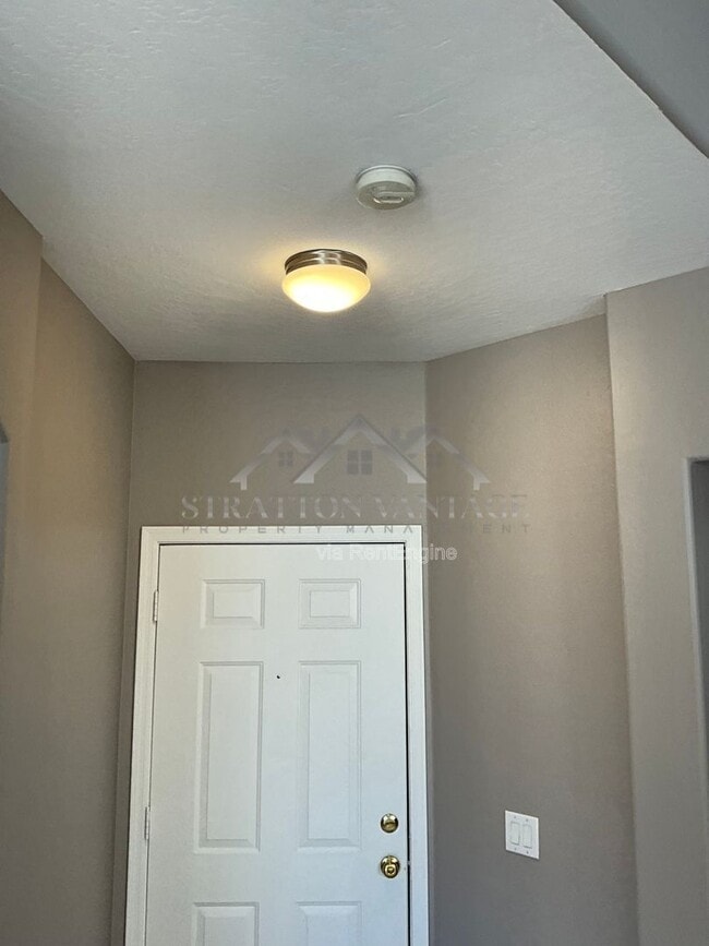Building Photo - 11381 W Yuma St