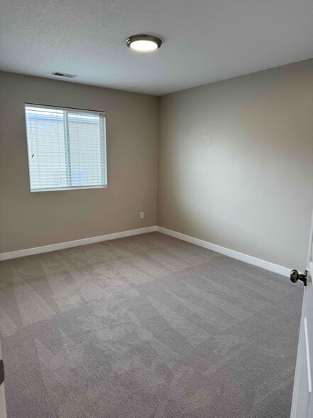 Building Photo - 267 S 740 W