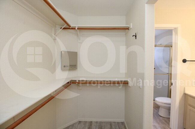 Building Photo - 8653 E Royal Palm Rd