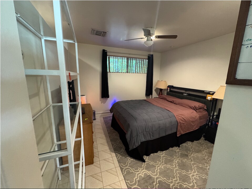 Building Photo - 10201 Oak Park Ave