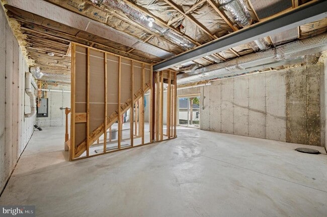 Building Photo - 605 Tabak Ave