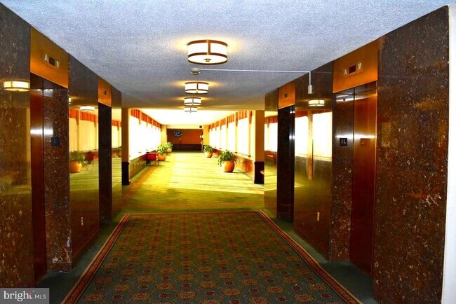 Building Photo - 3705 S George Mason Dr