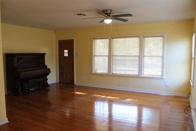 Building Photo - 3-BEDROOM IN JEFFERSON TERRACE