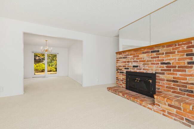 Building Photo - 1828 N 163rd St