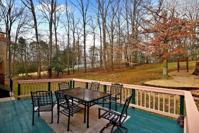 Building Photo - 13440 Carriage Hill Dr
