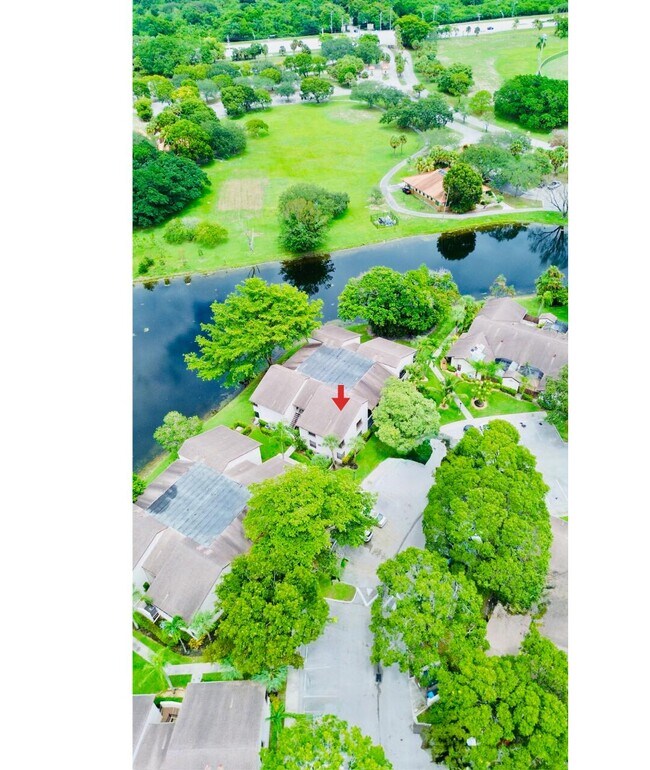 Building Photo - 2540 Carambola Cir N