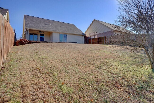 Building Photo - 160 Angus Dr