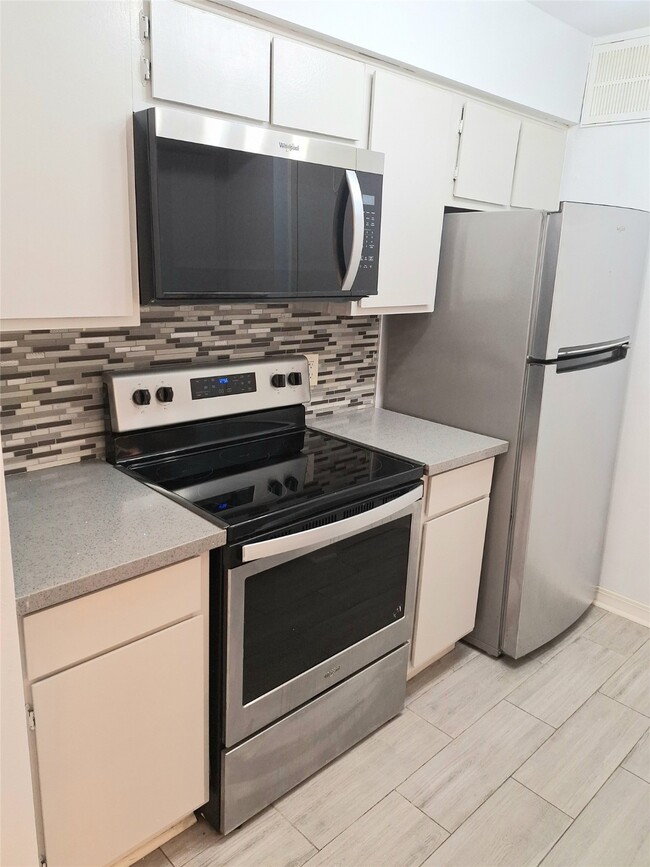 Building Photo - 2800 Jeanetta St