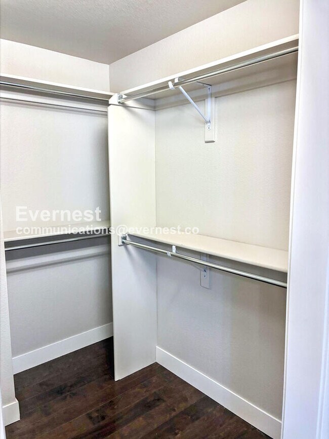 Building Photo - 3 Bed/2 Bath Condo with Garage / Available...