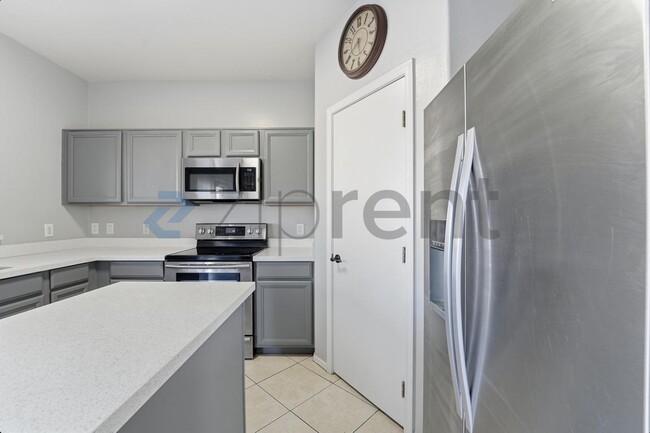 Building Photo - 3852 E Fruitvale Ave