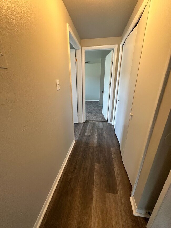 Building Photo - Updated 1-bed, 1-bath Edgewater condo on the 1st floor located near Sloan’s Lake!
