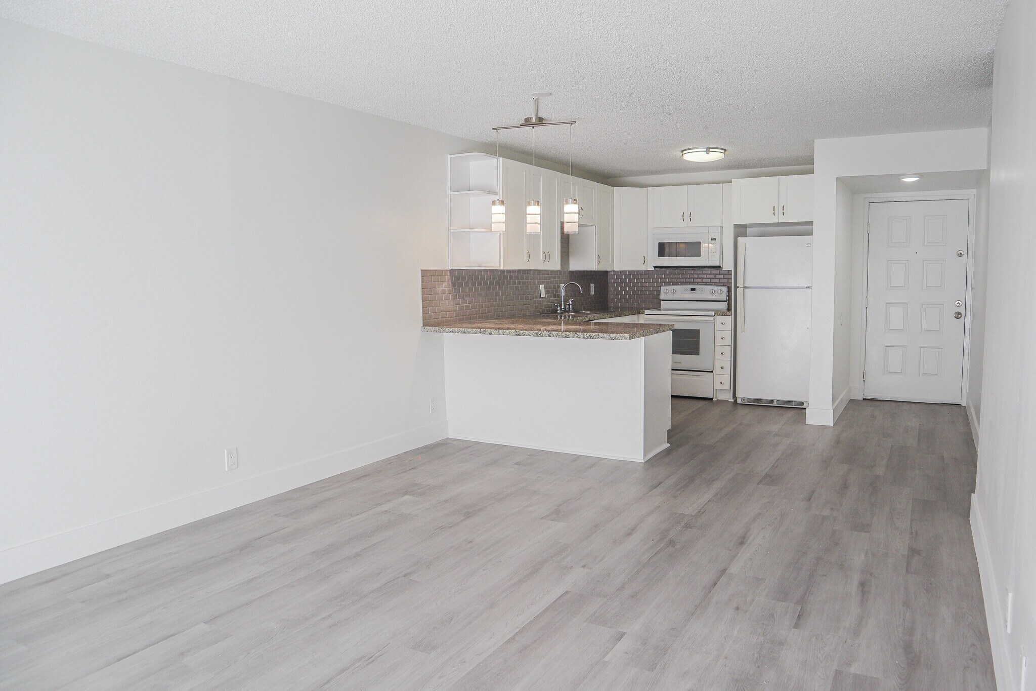 Building Photo - 8005 Lake Dr