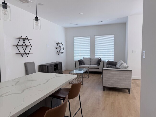 Building Photo - 5928 Conley St