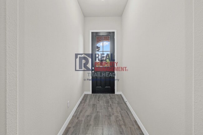 Building Photo - 348 Paloma St