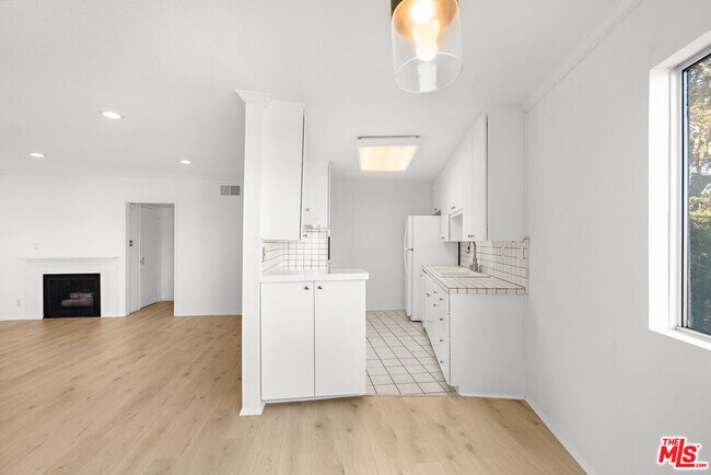 Building Photo - 222 7th St