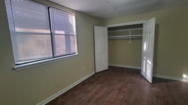 Building Photo - 1170 Kings Mill Run N