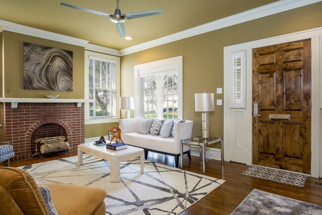 Building Photo - South Highlands