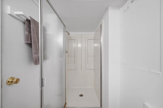 Building Photo - Furnished Rental in Shadyside