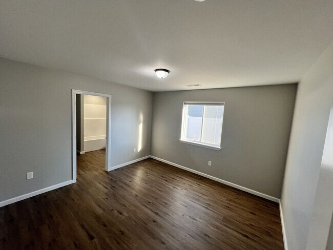 Building Photo - 107 Grant Dr