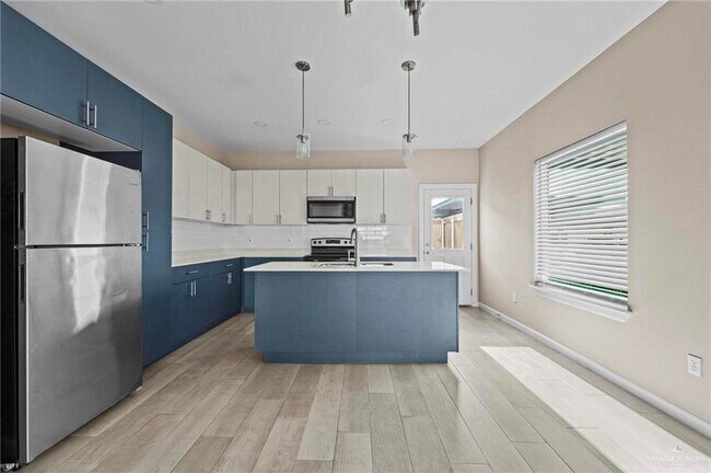 Building Photo - 13 Puffin Ave