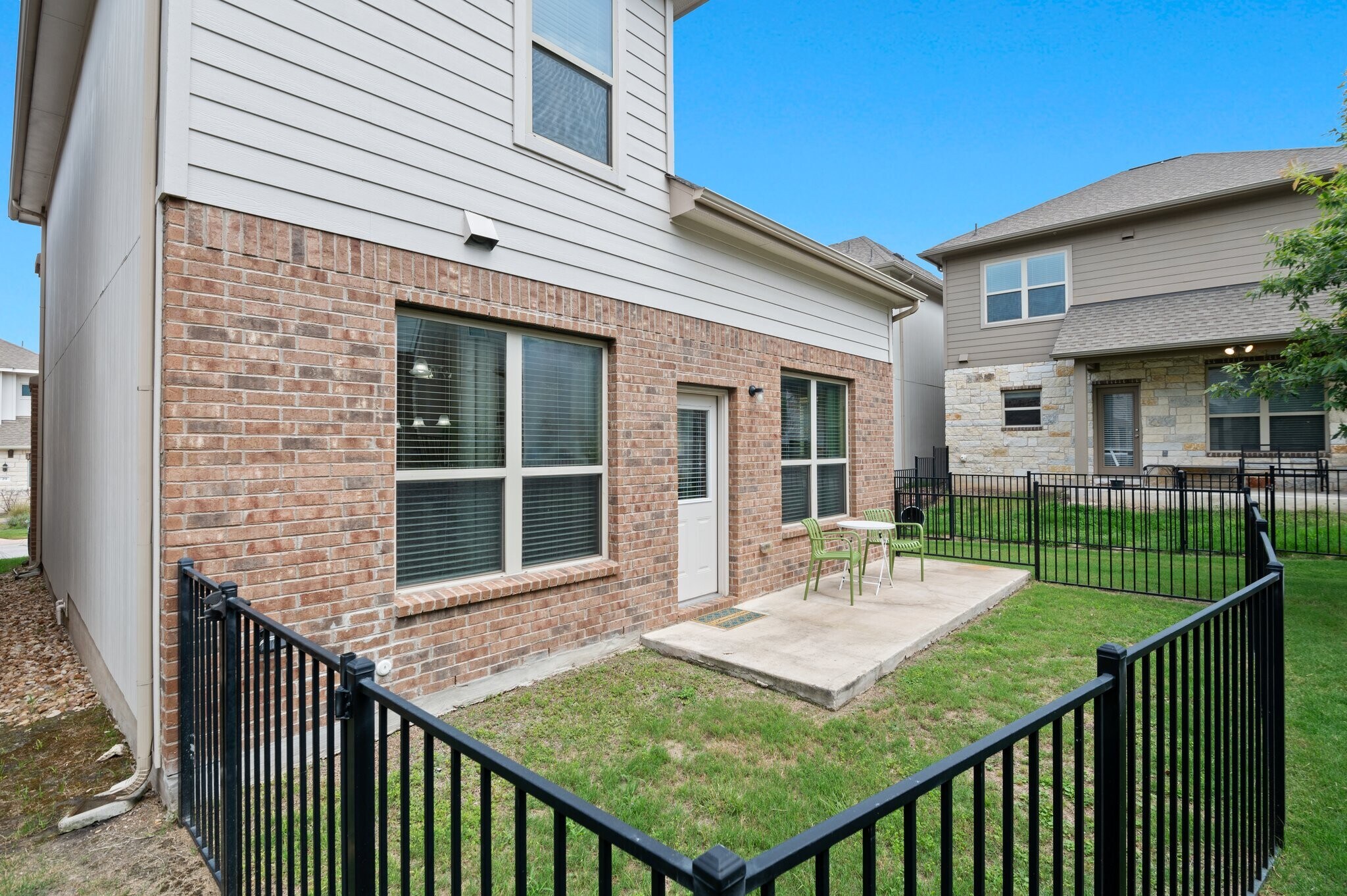 Building Photo - 2105 Town Centre Dr