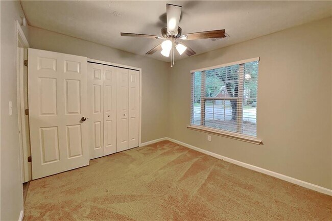 Building Photo - 1517 Galewood Cir NE