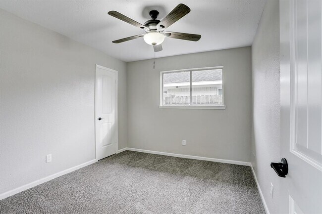 Building Photo - 2710 Virginia Colony Dr