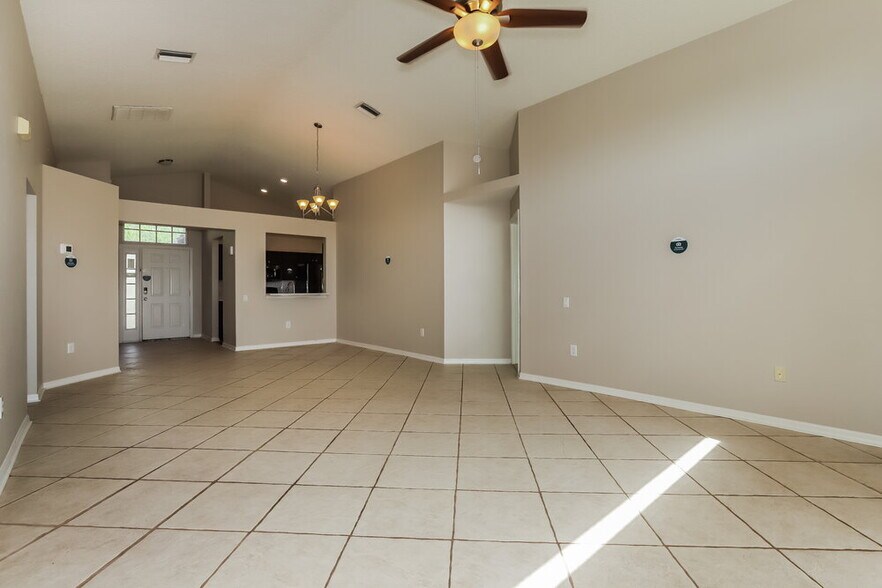 Building Photo - 29942 Morningmist Dr