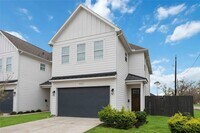 Building Photo - 2215 Mansfield St