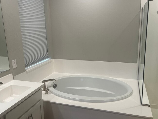 Building Photo - 17295 W Valentine St