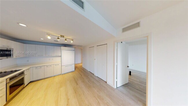 Building Photo - 55 SW 9th Ave