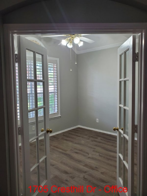 Building Photo - 1705 Cresthill Dr