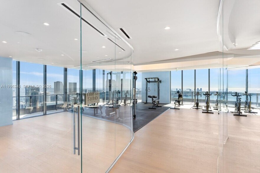 Building Photo - 1000 Brickell Plz