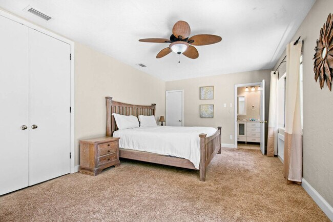 Building Photo - 1929 NW 7th Ln