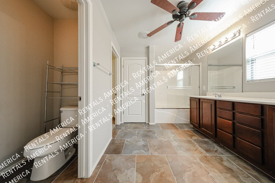 Building Photo - 2665 E Bart St