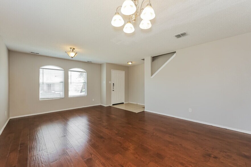 Building Photo - 8750 Gray Fox Ct
