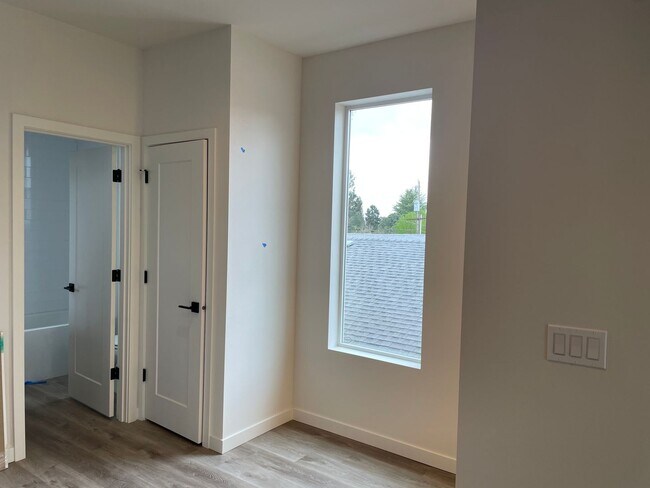Building Photo - 5575 NE Killingsworth St