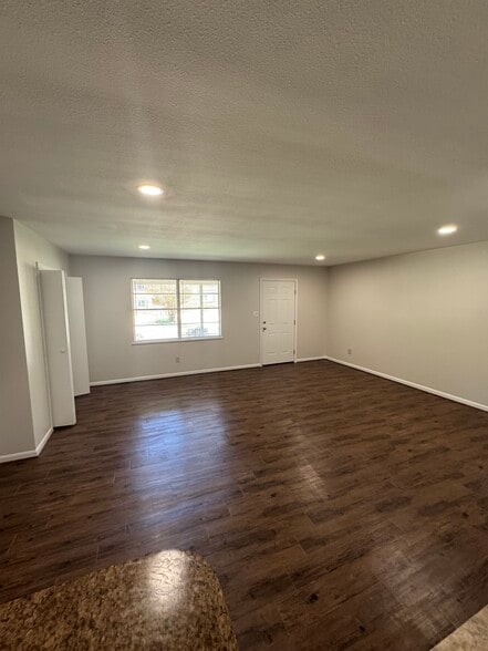 Building Photo - 219 Mitchell St