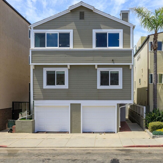 Building Photo - Beachside Retreat – Steps to the Sand in Hermosa Beach!